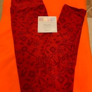 LulaRoe leggings, color red (w/pattern) TWEEN. NWT